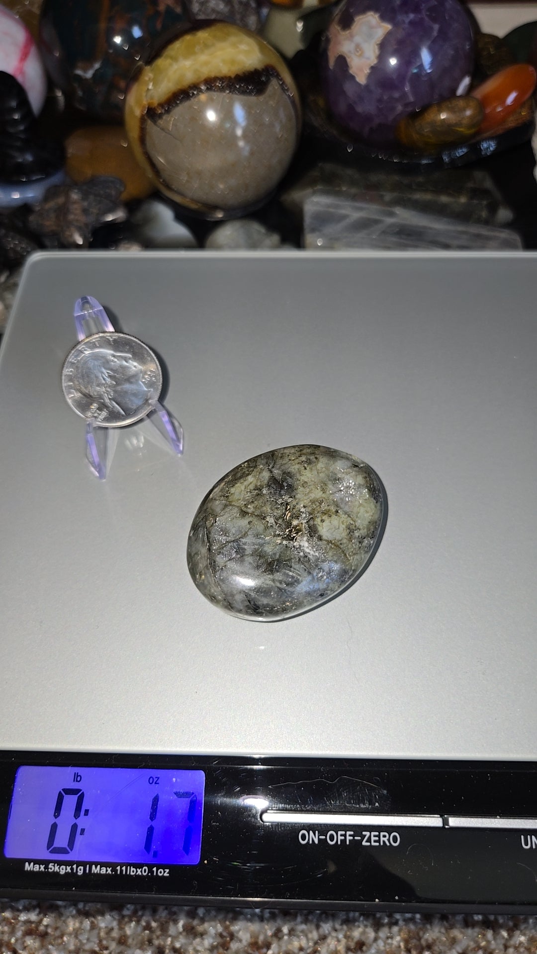 HQ Labradorite Palmstone