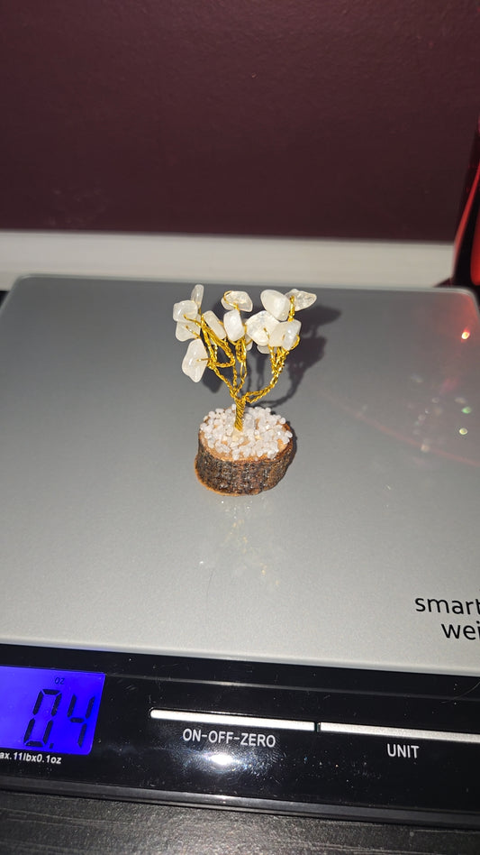 Tiny quartz chip tree